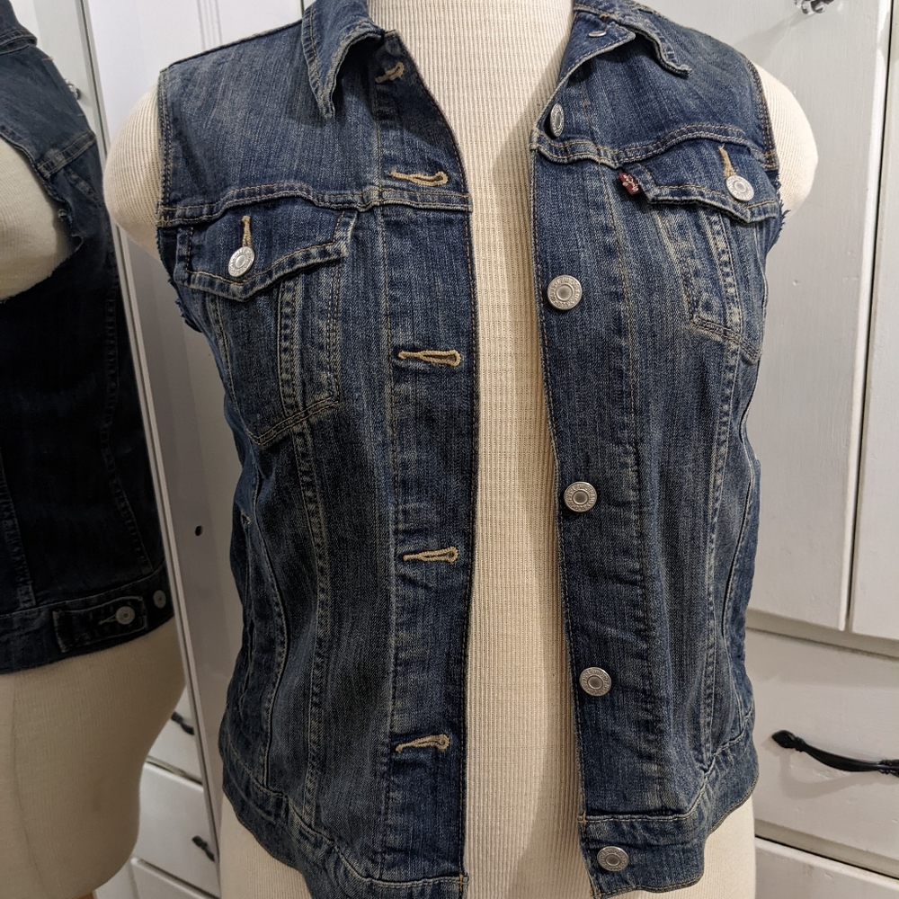 Large Levi's jean jacket vest
